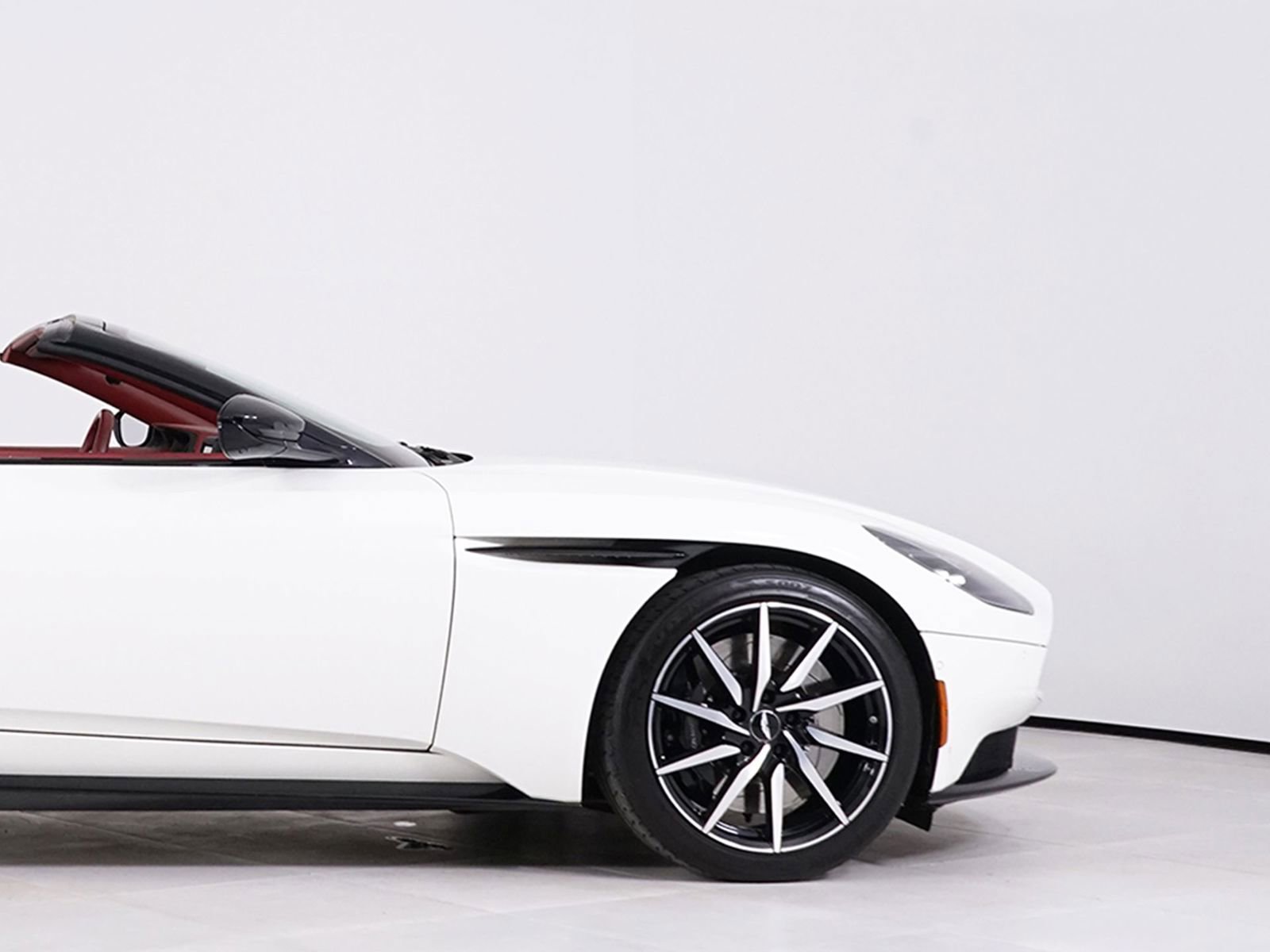 Used 2019 Aston Martin DB11 Volante RWD image 15