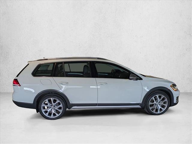 Used 2018 Volkswagen Golf S image 4