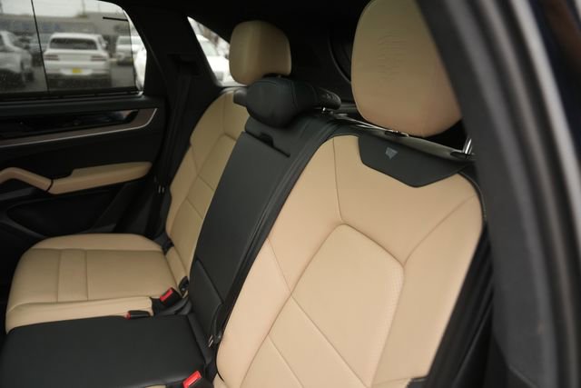 Used 2025 Porsche Cayenne Base image 14