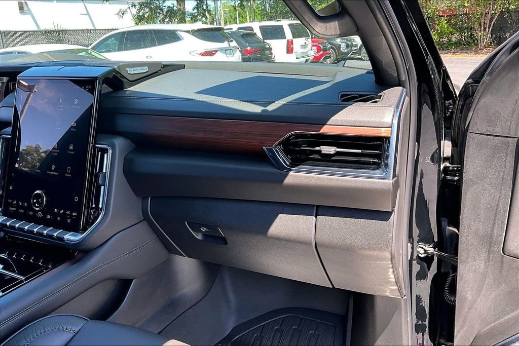 Used 2025 GMC Yukon Denali w/ LPO, Floor Liner Package AWD/4WD image 27