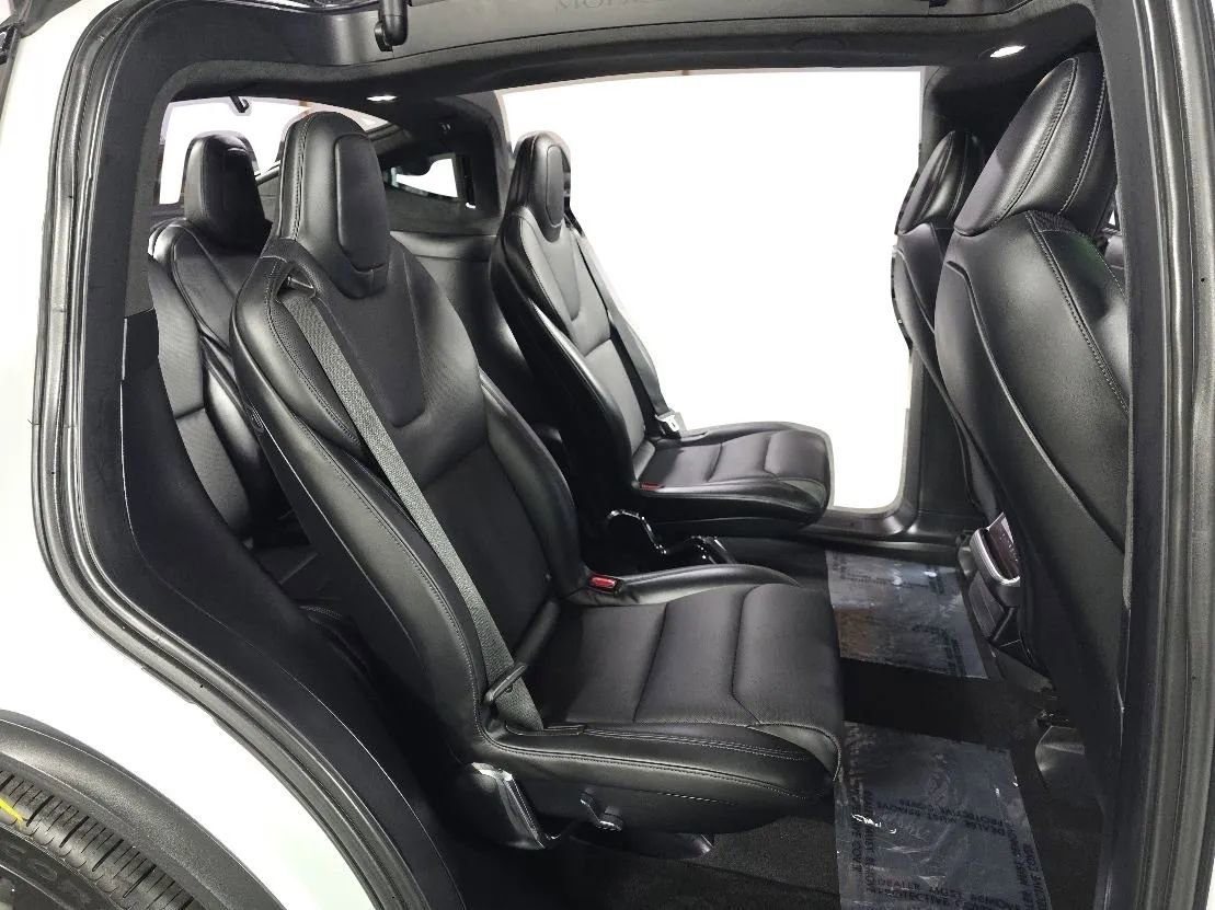 Used 2022 Tesla Model X image 25