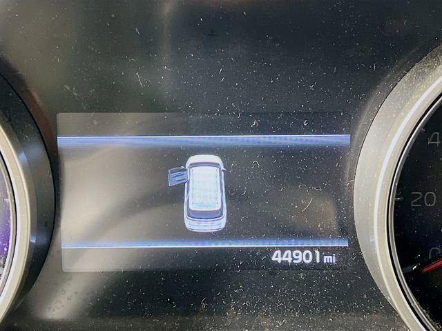 Used 2023 Kia Carnival LX image 9