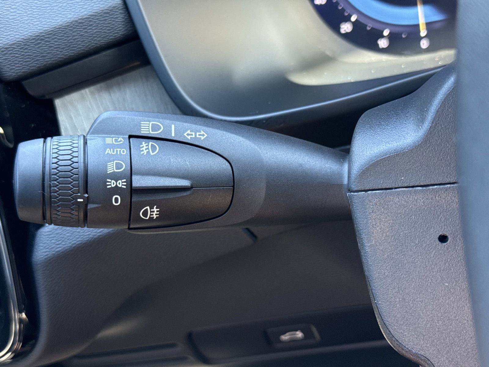 Used 2024 Volvo XC40 B5 Plus w/ Protection Package Premier image 10