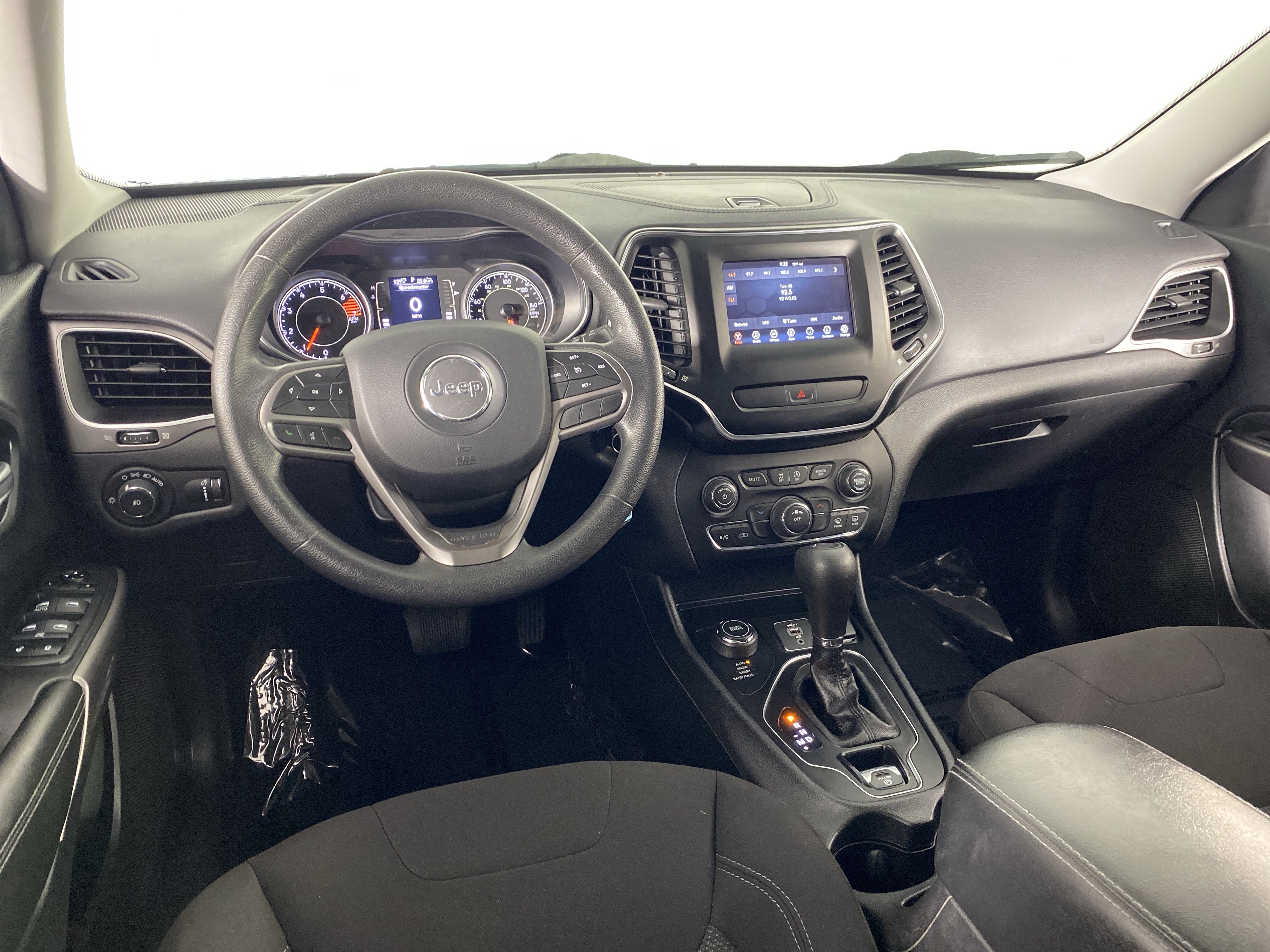 Used 2019 Jeep Cherokee Latitude w/ Popular Appearance Group AWD/4WD image 18