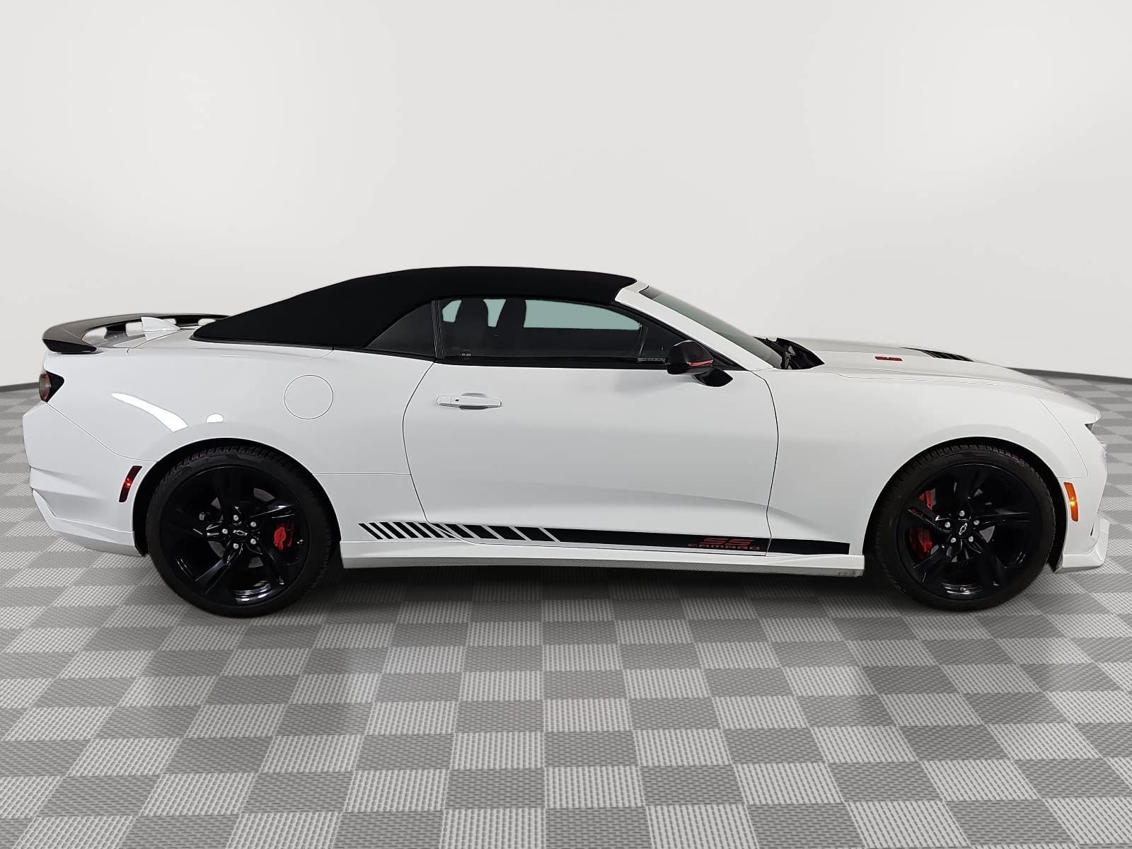 Used 2022 Chevrolet Camaro SS w/ LPO, Ground Effects Package RWD image 9