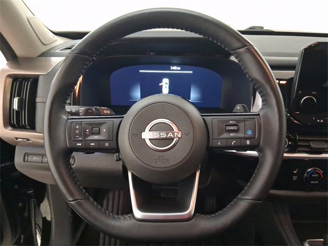 Used 2024 Nissan Pathfinder Platinum w/ Black Appearance Package image 22