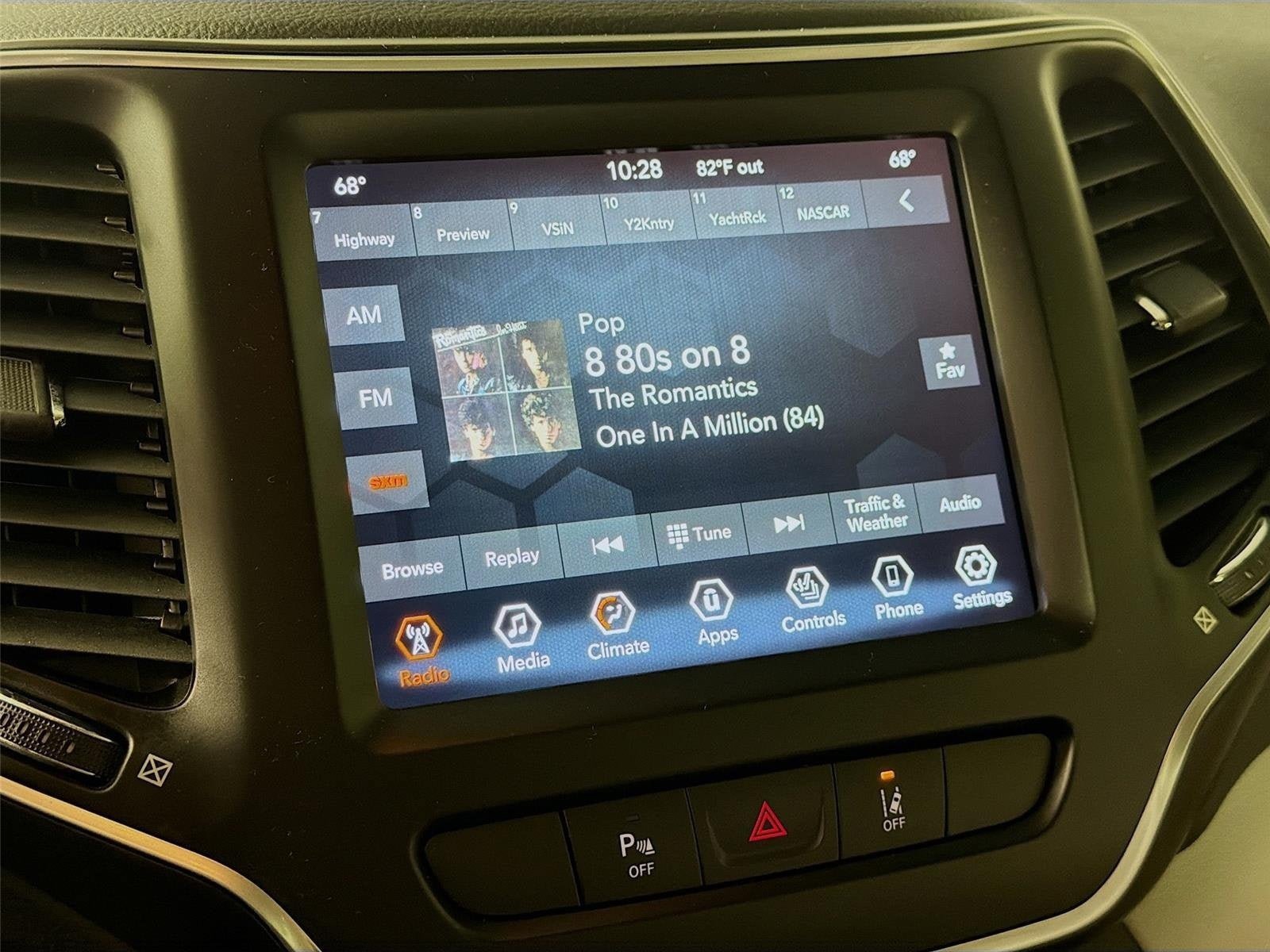 Used 2021 Jeep Cherokee Latitude Lux w/ Sun & Sound Group FWD image 15