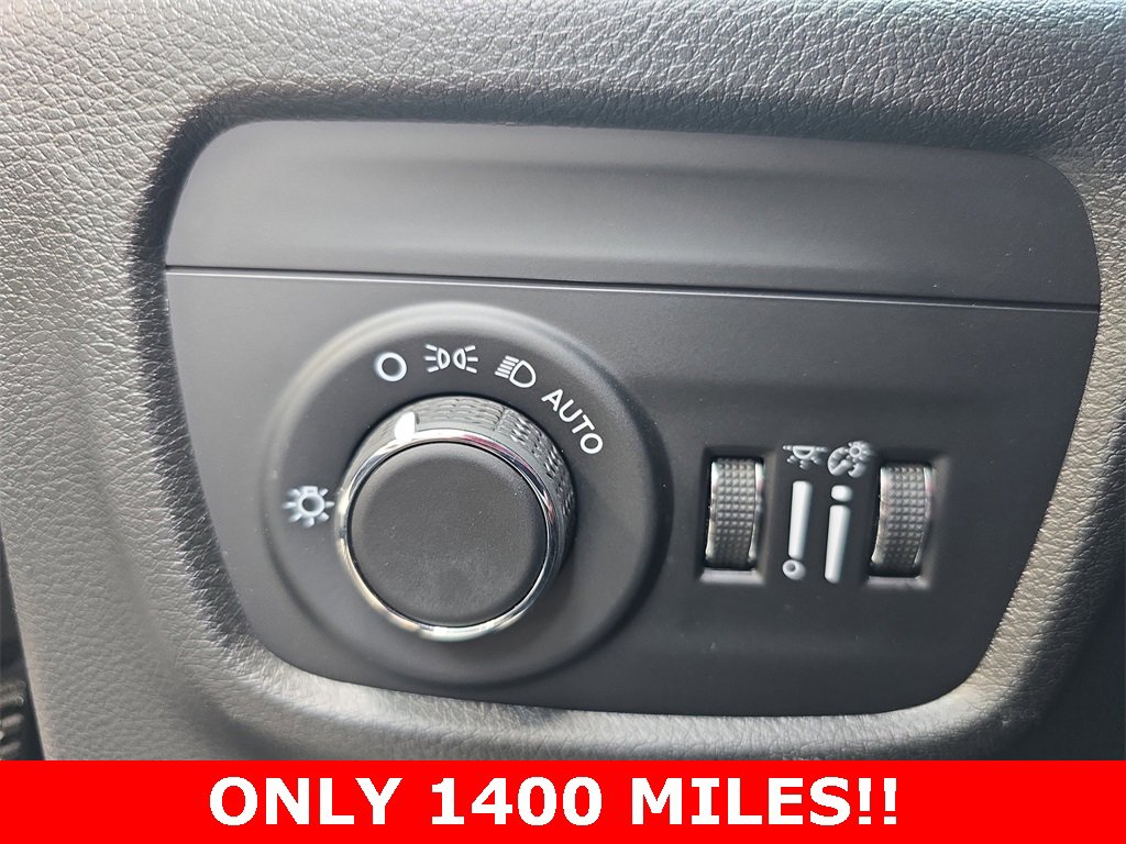Used 2023 Jeep Grand Cherokee Laredo image 25