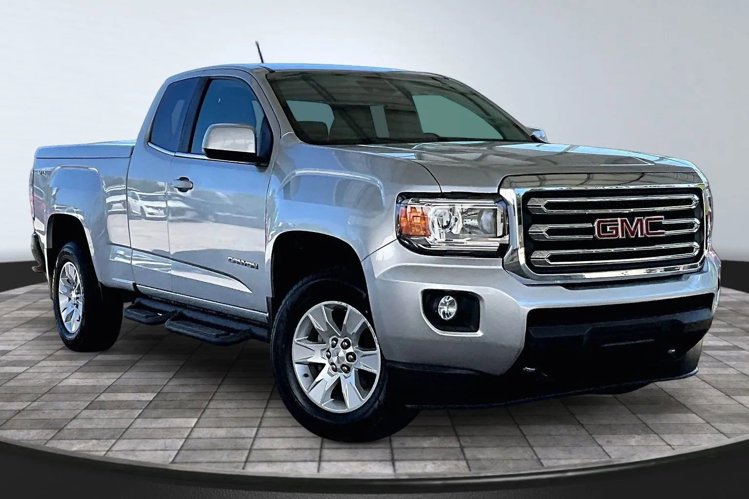 Used 2018 GMC Canyon SLE w/ SLE Convenience Package AWD/4WD image 3