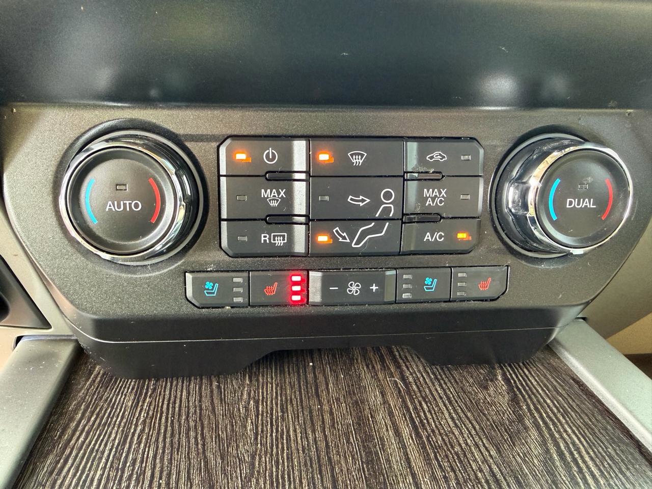 Used 2020 Ford F350 Lariat w/ Lariat Ultimate Package image 28