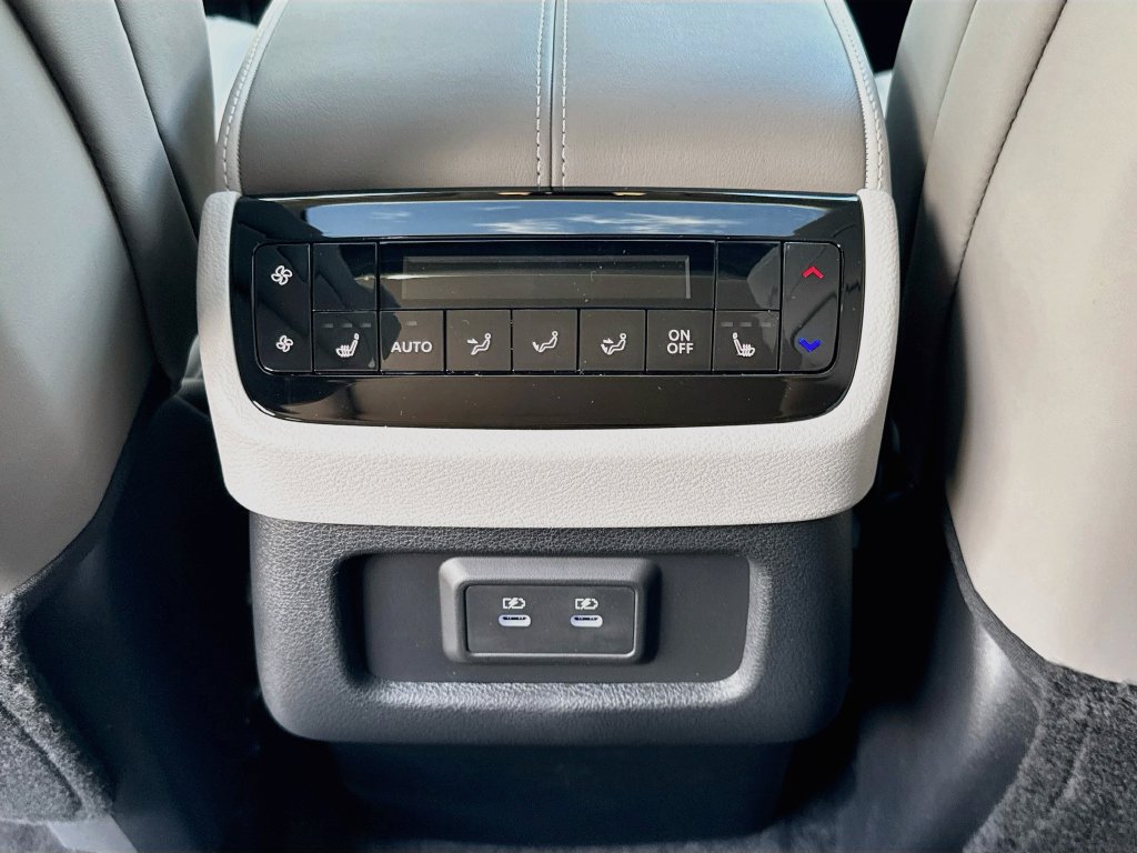 Used 2027 INFINITI QX60 Luxe w/ Cargo Package FWD image 28