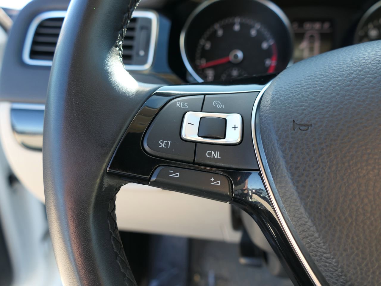 Used 2016 Volkswagen Jetta SEL image 14