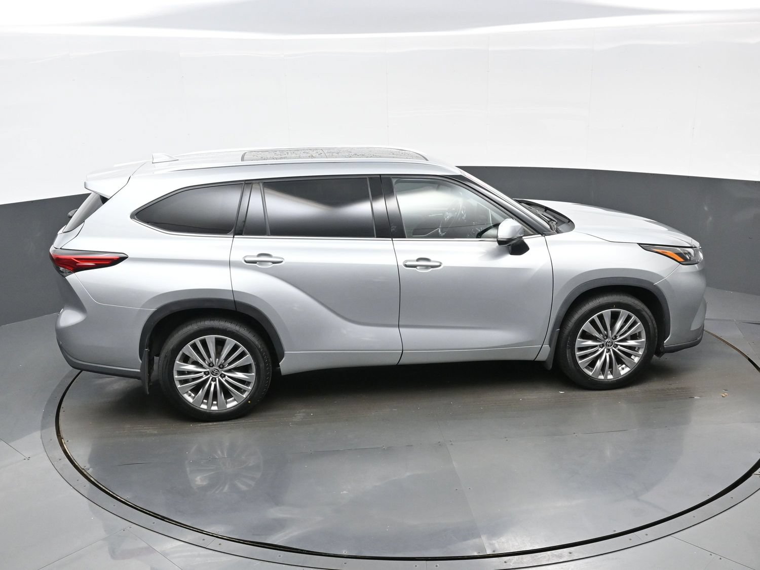 Used 2023 Toyota Highlander Platinum AWD/4WD image 43