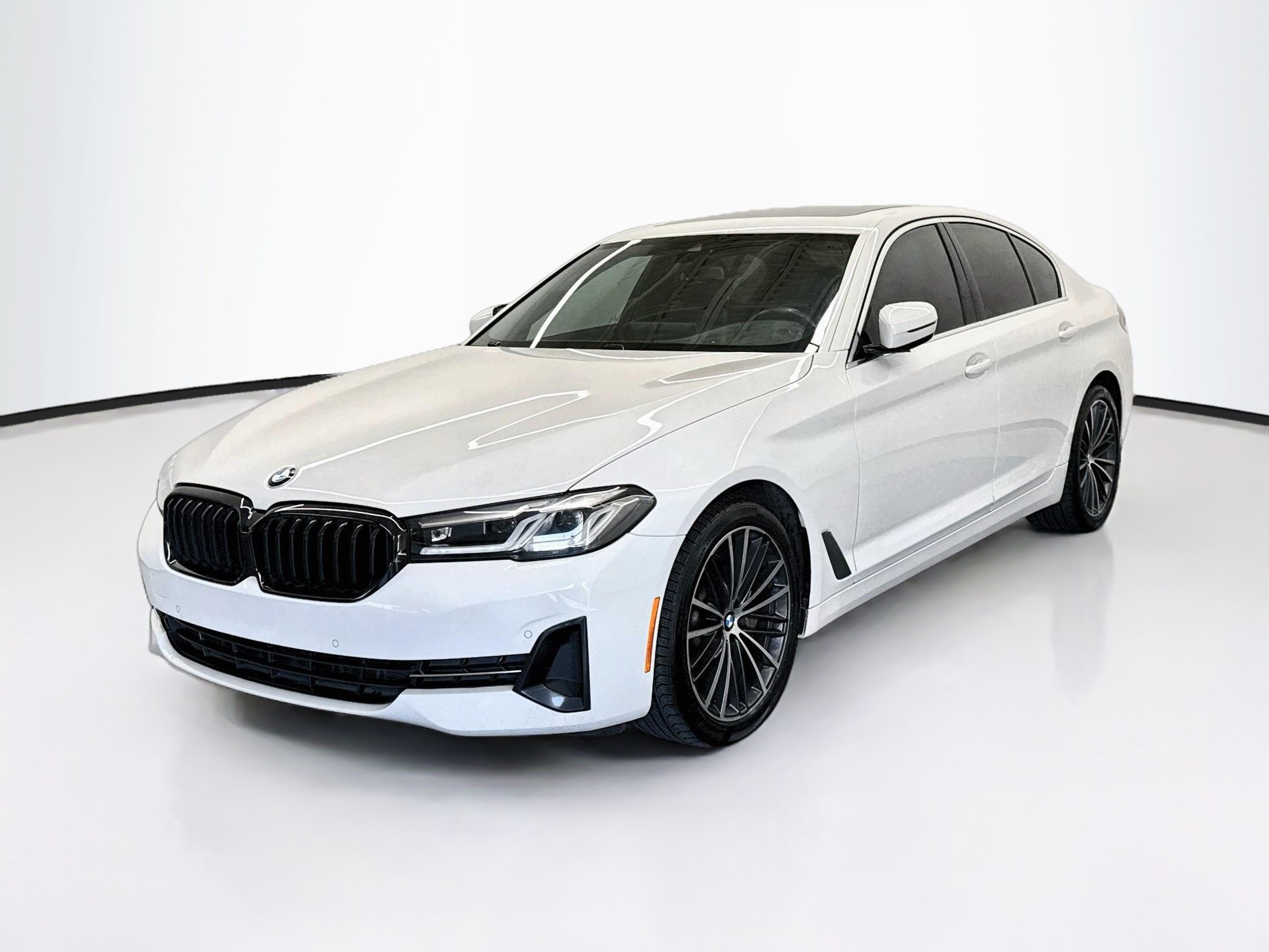 Used 2022 BMW 530i w/ Convenience Package RWD image 3