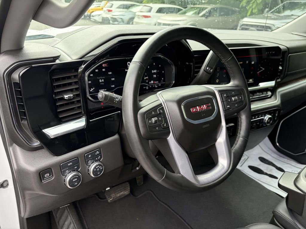 Used 2025 GMC Sierra 1500 SLT AWD/4WD image 18