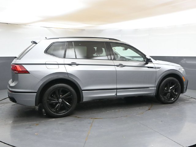 Used 2024 Volkswagen Tiguan SE R-Line AWD/4WD image 6