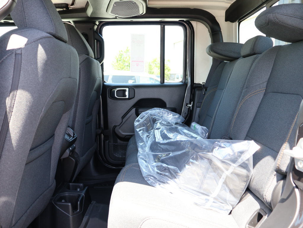 New 2026 Jeep Gladiator Sport AWD/4WD image 17