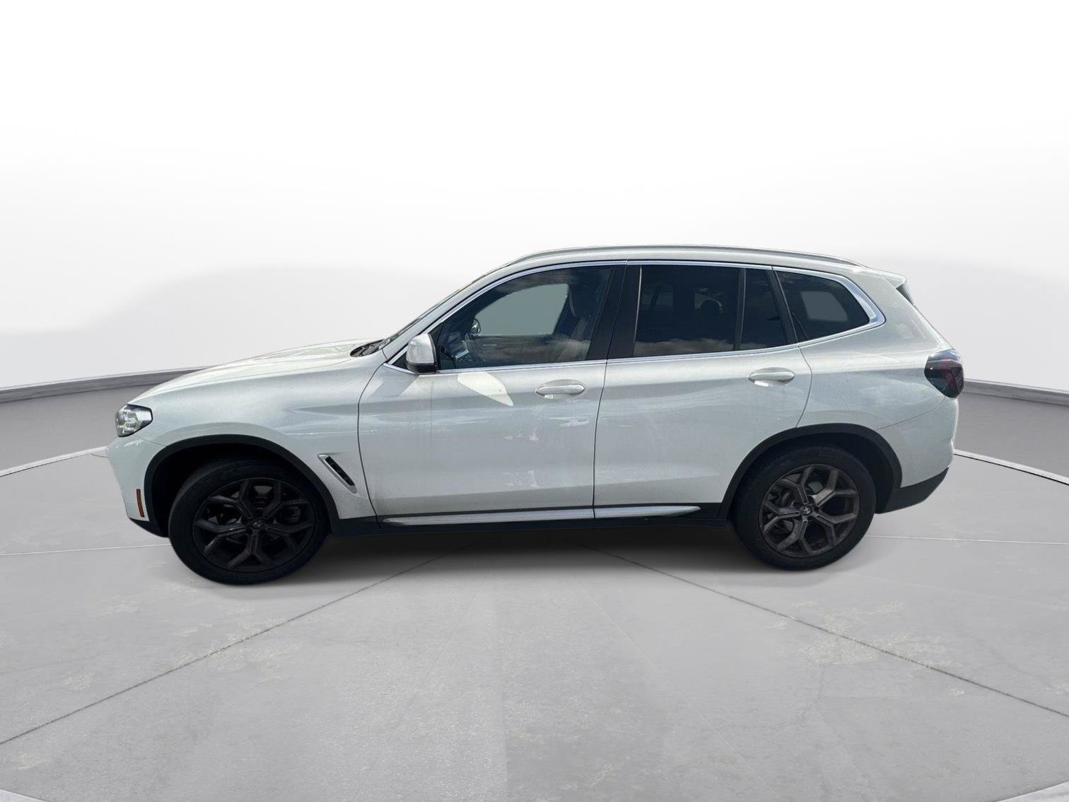 Used 2024 BMW X3 xDrive30i w/ Premium Package w/ZPA AWD/4WD image 9