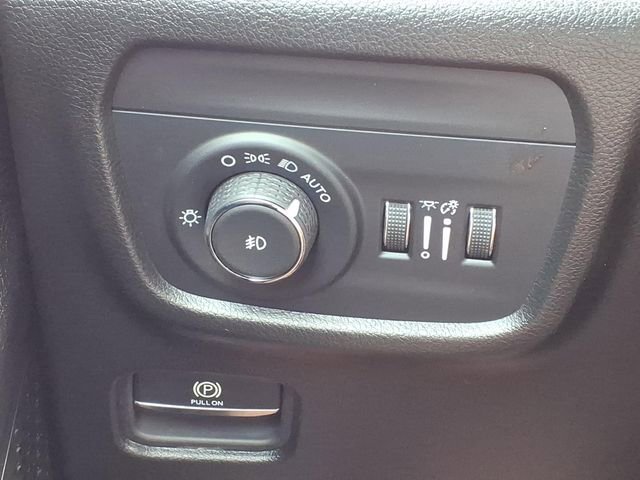Used 2025 Jeep Grand Cherokee L Limited w/ Luxury Tech Group II image 15