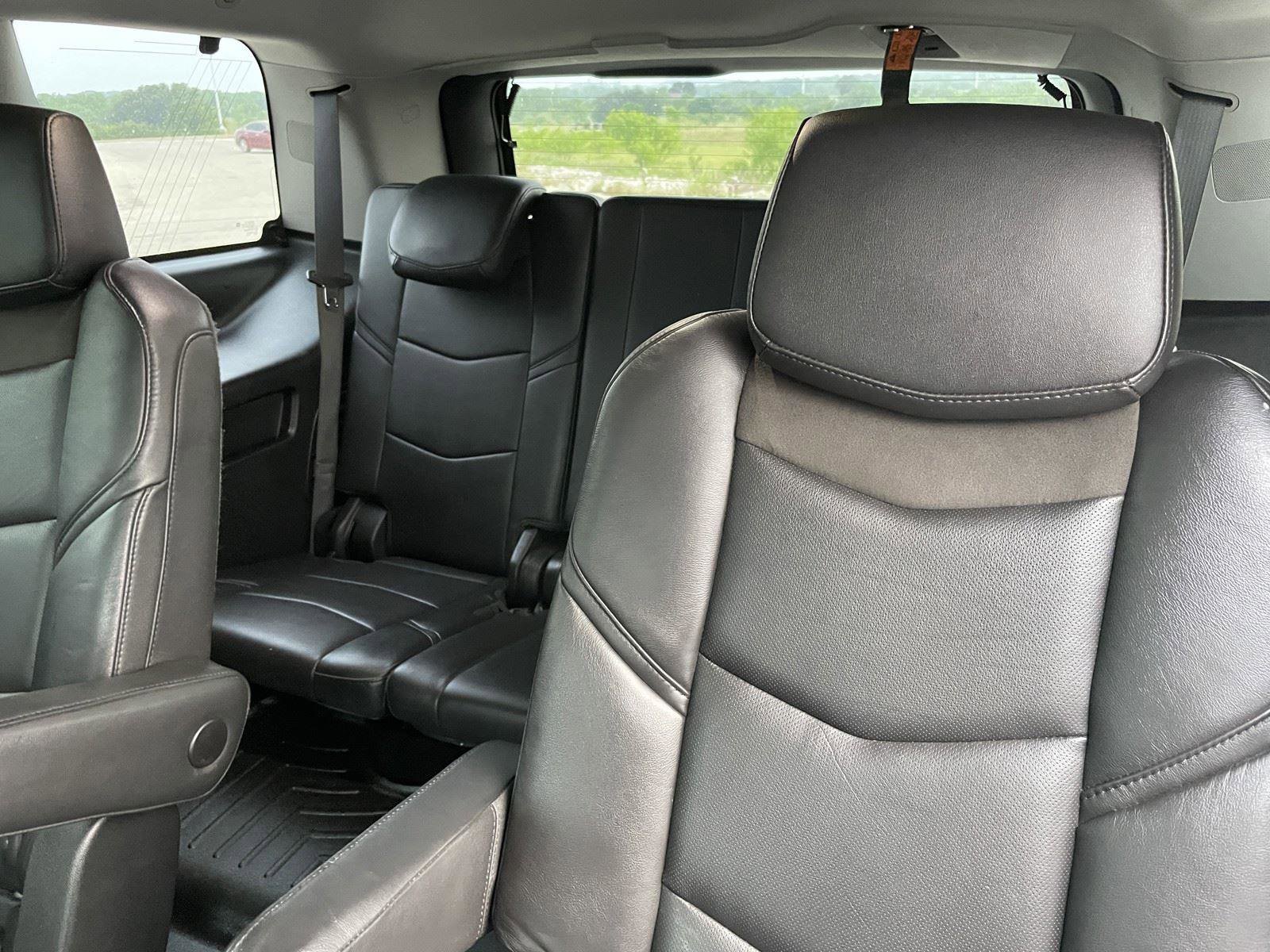 Used 2018 Cadillac Escalade Premium Luxury RWD image 27