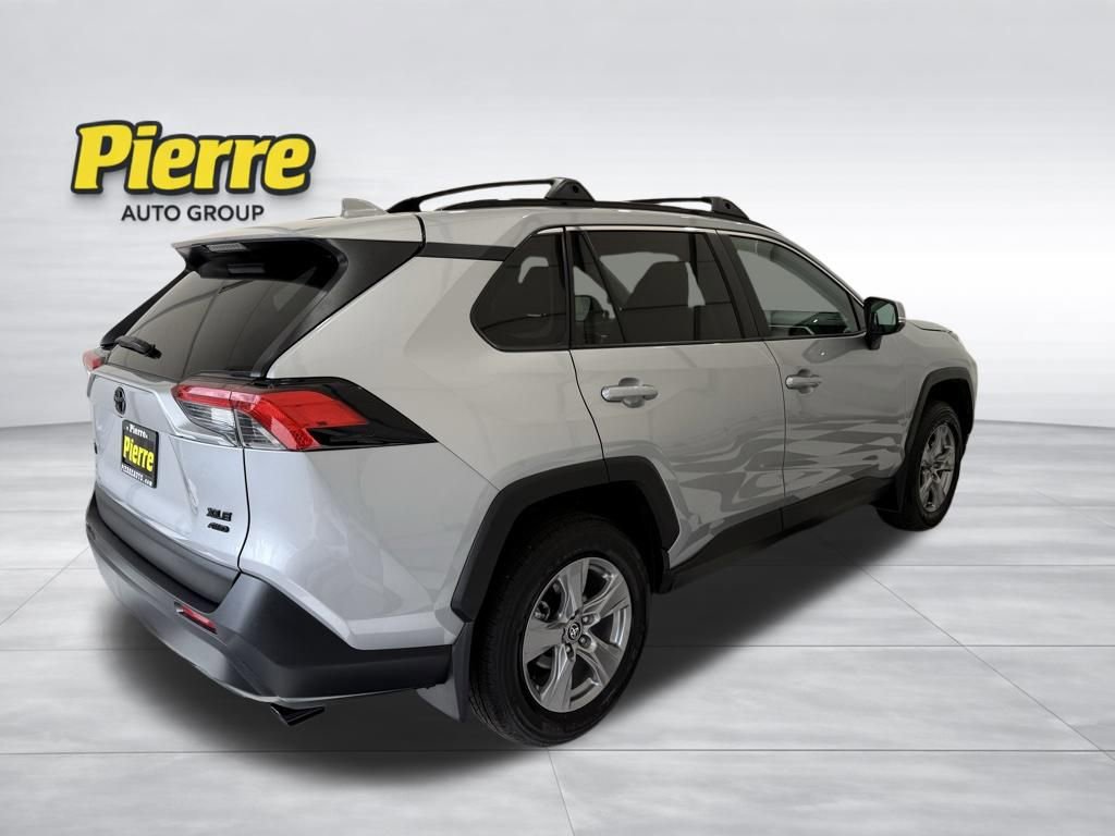 Used 2025 Toyota RAV4 XLE AWD/4WD image 5