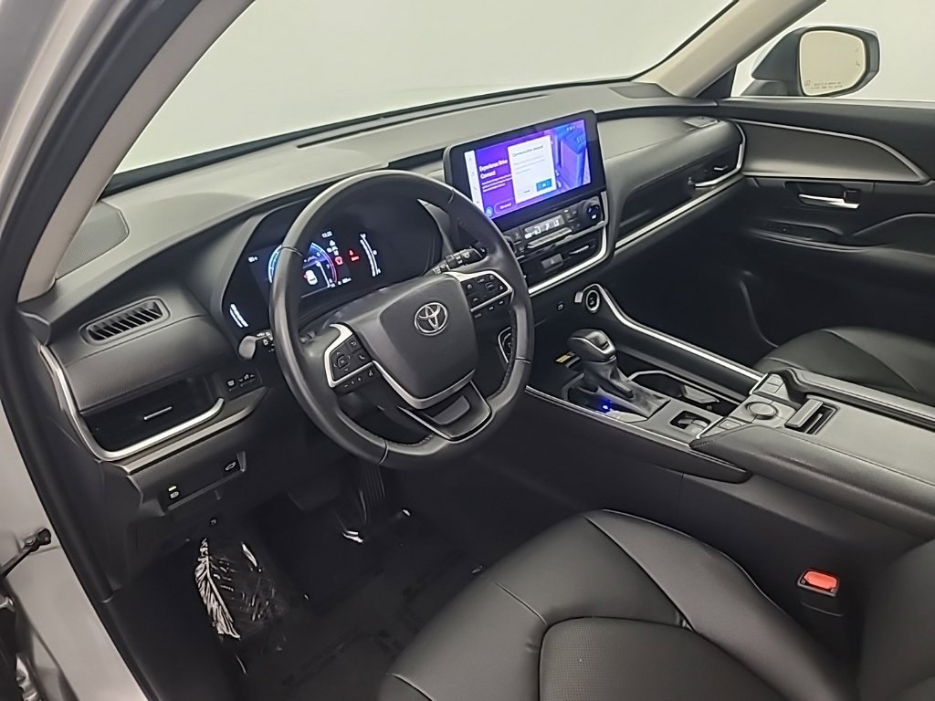 Used 2025 Toyota Grand Highlander AWD image 29