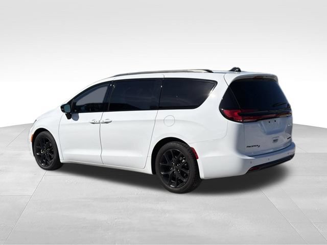 Used 2025 Chrysler Pacifica Limited FWD video 3
