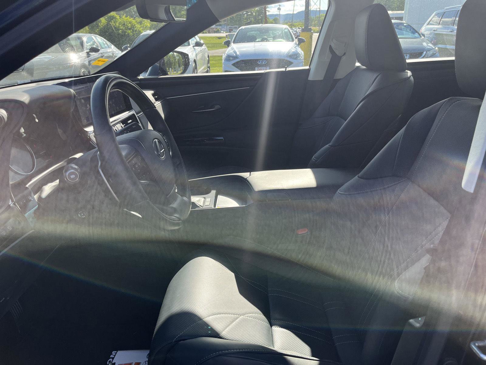 Used 2025 Lexus ES 300h w/ Technology Package FWD image 13