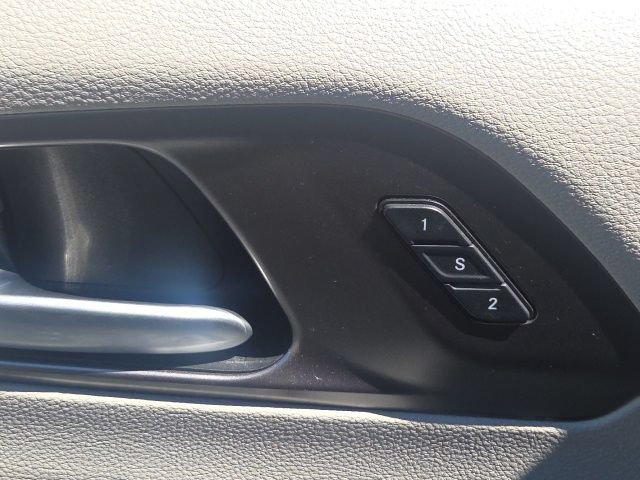 Used 2017 Chrysler Pacifica Limited w/ UConnect Theater Package FWD image 24