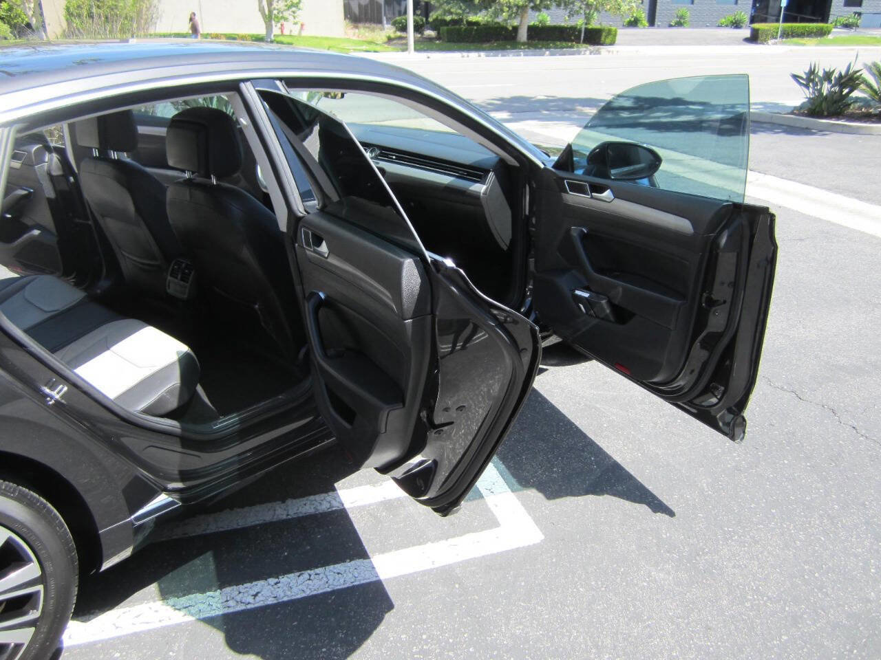 Used 2020 Volkswagen Arteon SE FWD image 15