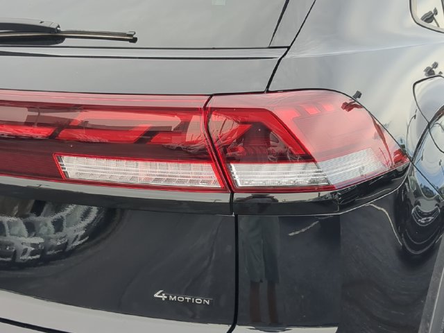 Used 2025 Volkswagen Atlas Cross Sport SEL R-Line AWD/4WD image 11