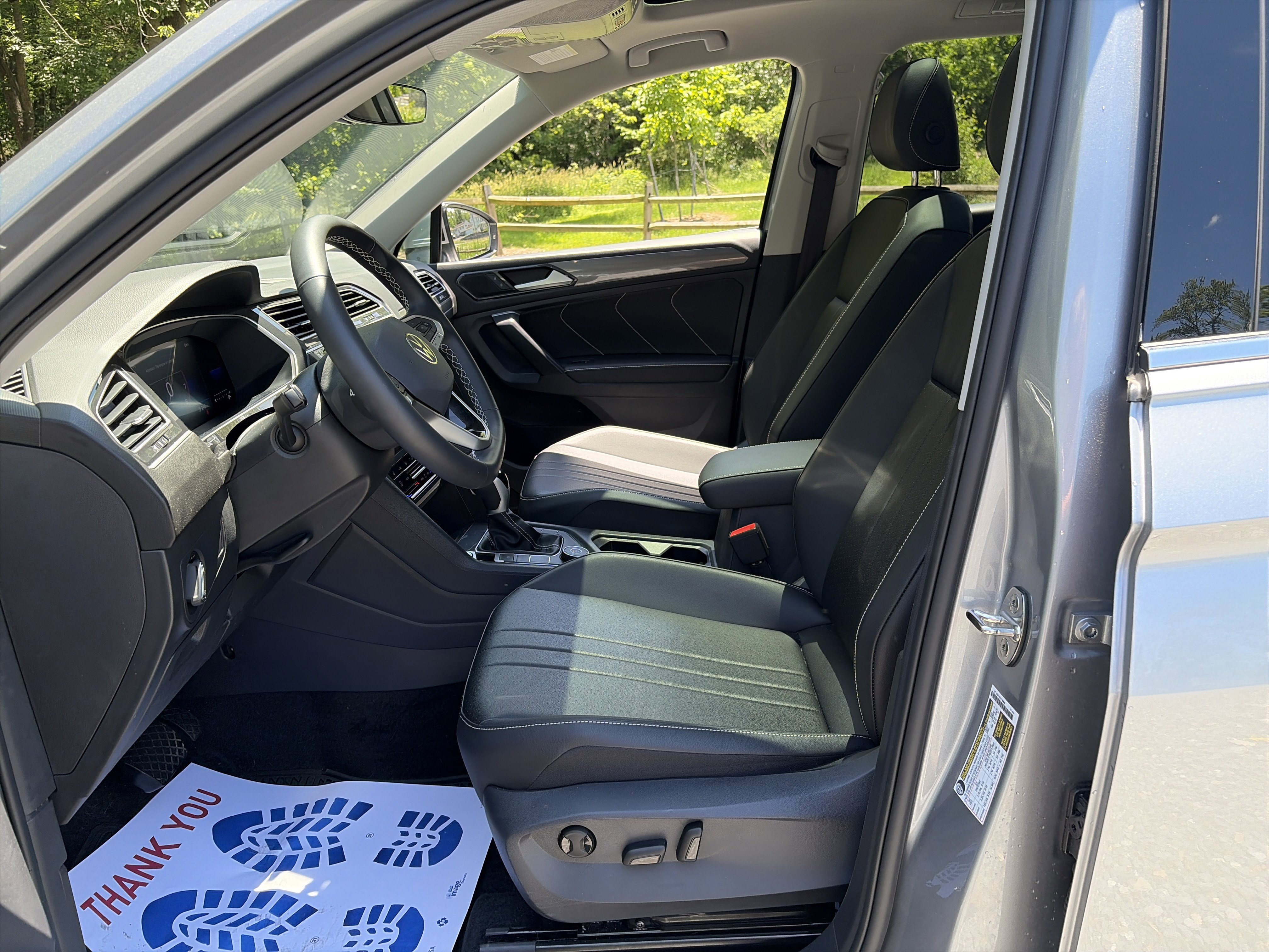 Used 2024 Volkswagen Tiguan SE w/ Panoramic Sunroof Package AWD/4WD image 17