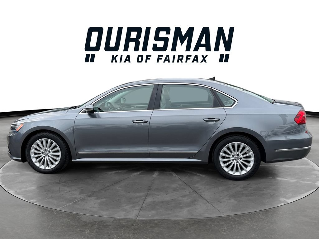 Used 2016 Volkswagen Passat 1.8T SE w/ Lighting Package FWD image 3