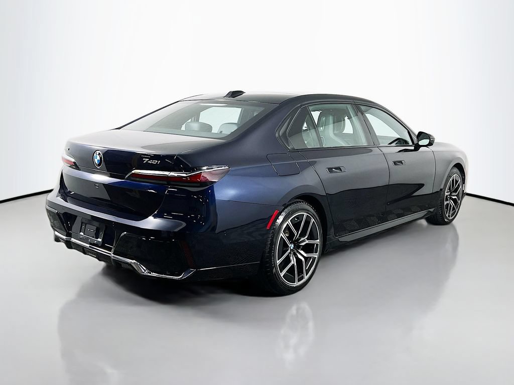 Used 2025 BMW 740i xDrive AWD/4WD image 5