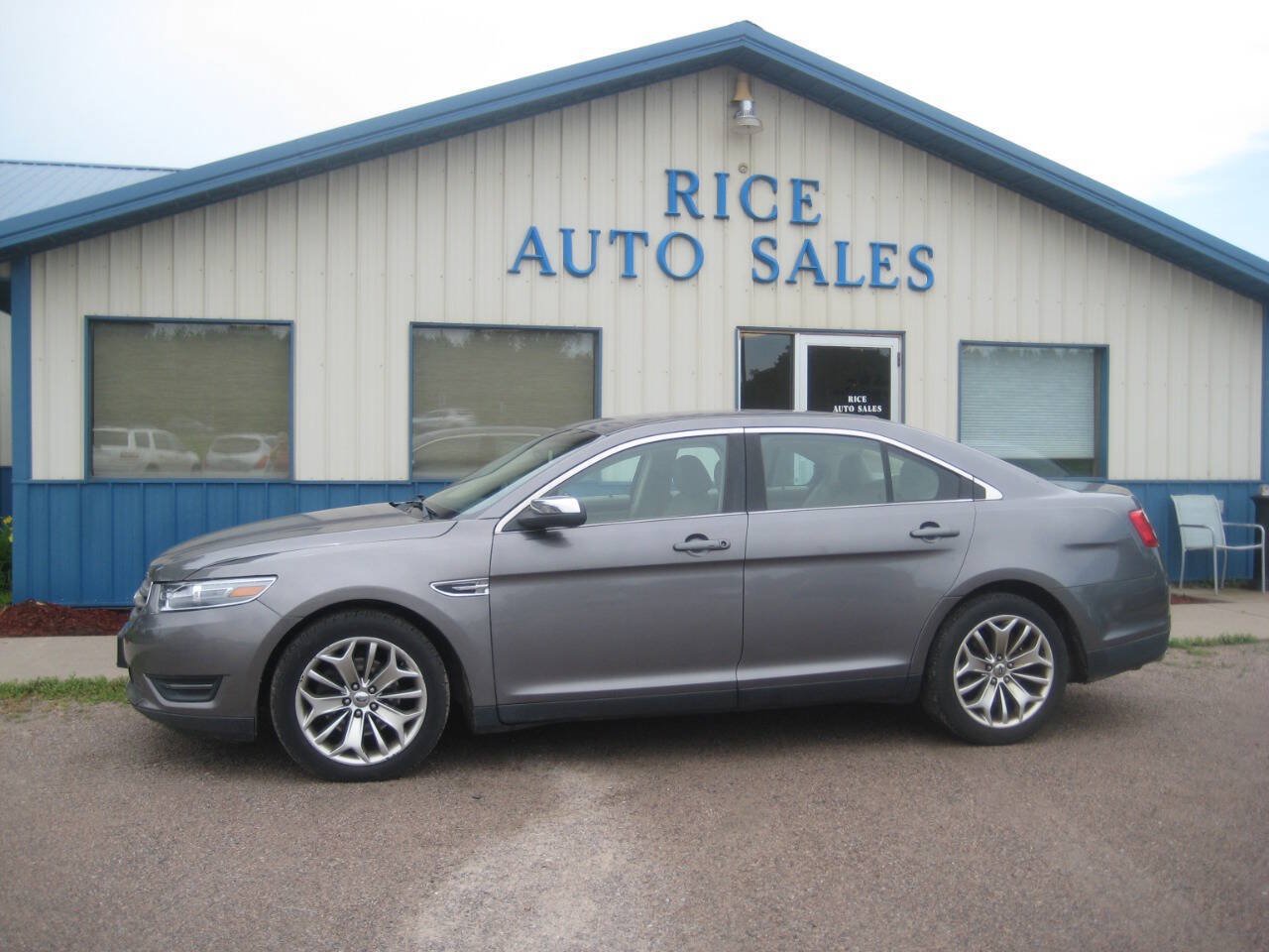 Used 2013 Ford Taurus Limited FWD image 1