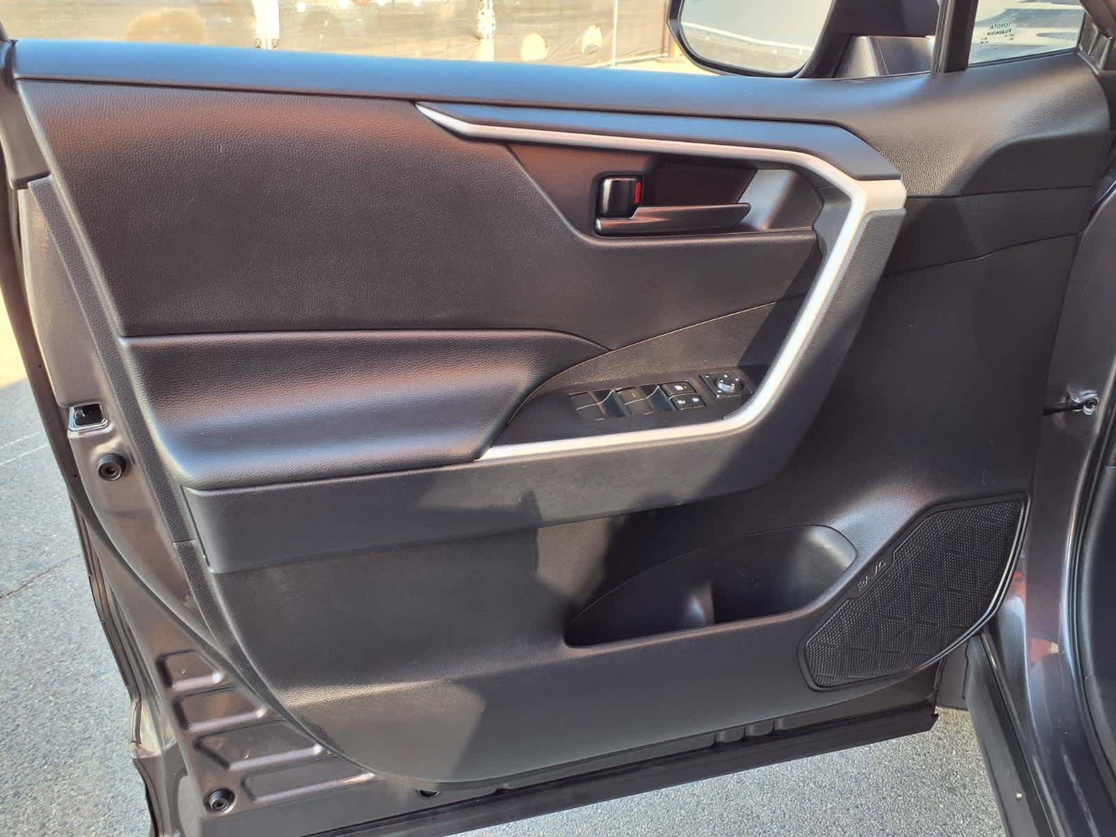 Used 2025 Toyota RAV4 LE FWD image 14