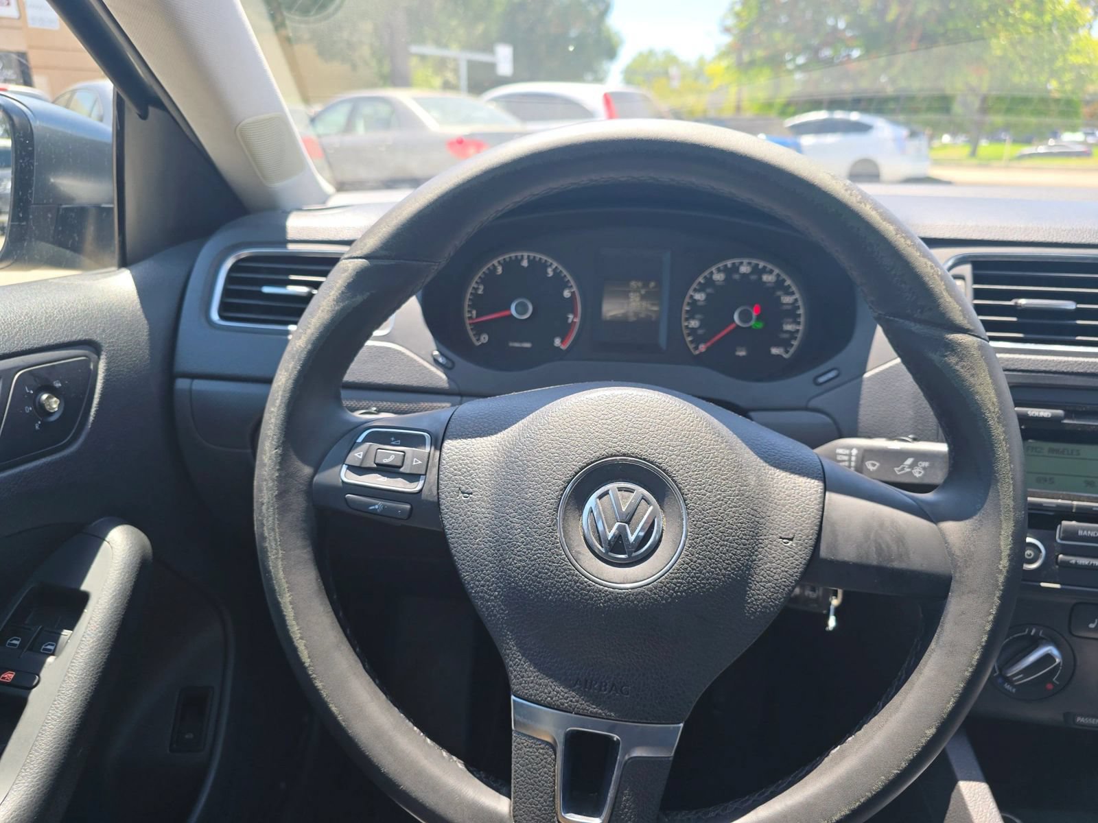 Used 2011 Volkswagen Jetta SE FWD image 15