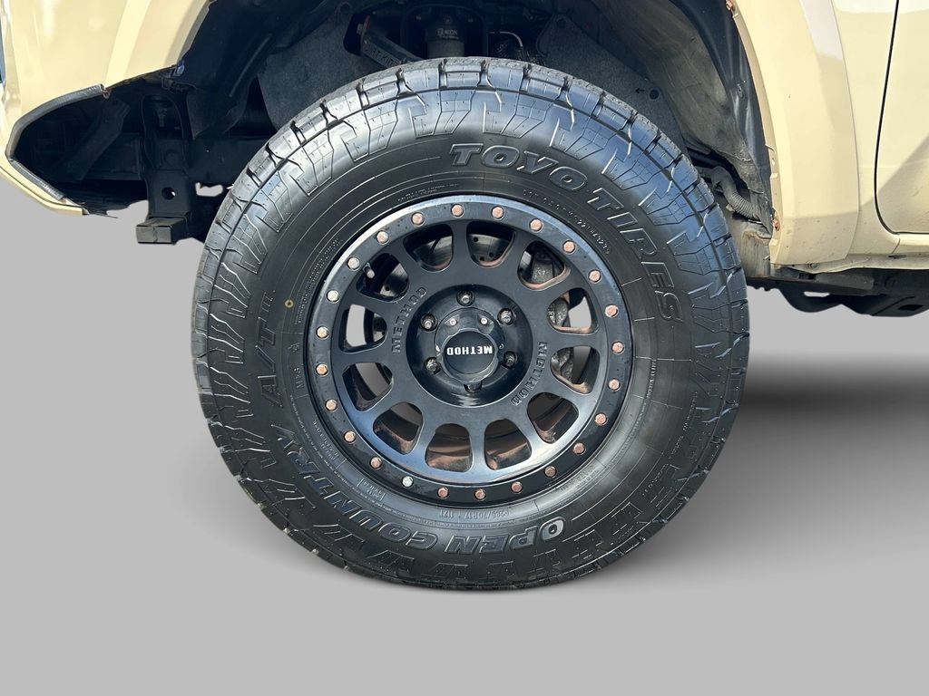 Used 2018 Toyota Tacoma TRD Sport AWD/4WD image 9