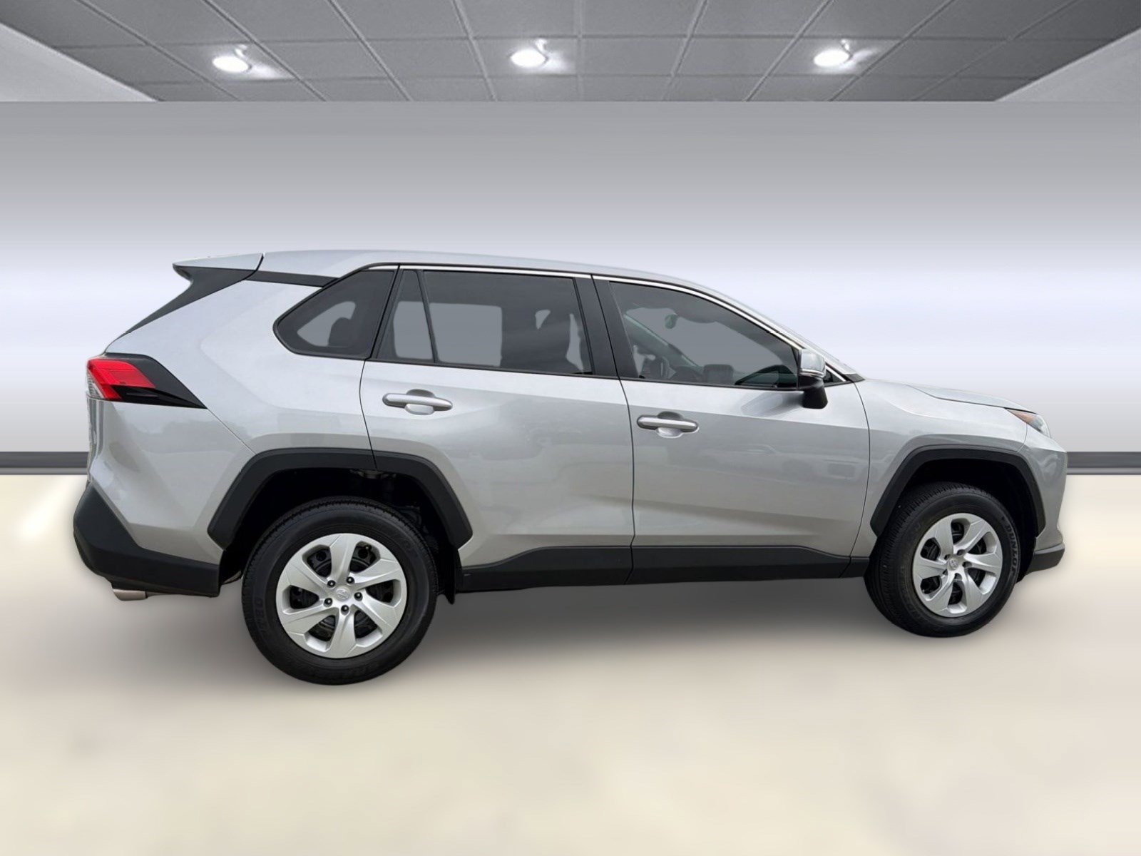 Used 2022 Toyota RAV4 LE image 7