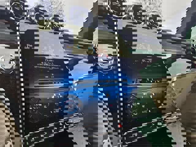 Used 2025 Mercedes-Benz GLC 300 GLC 300 image 29