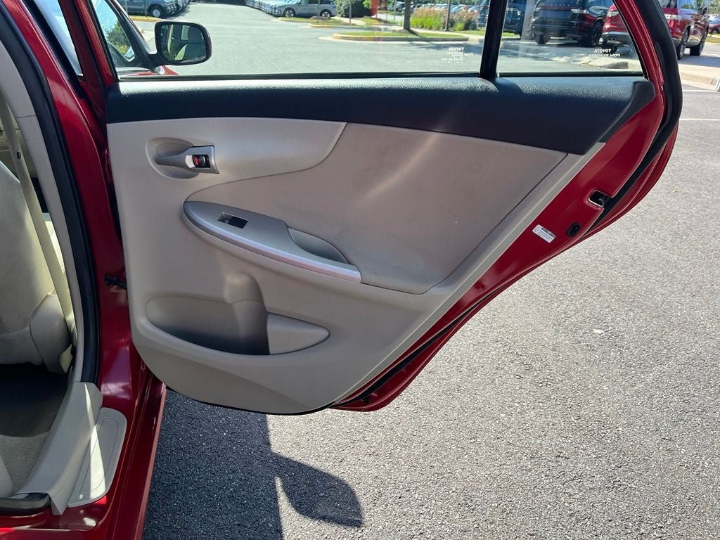 Used 2013 Toyota Corolla LE FWD image 17