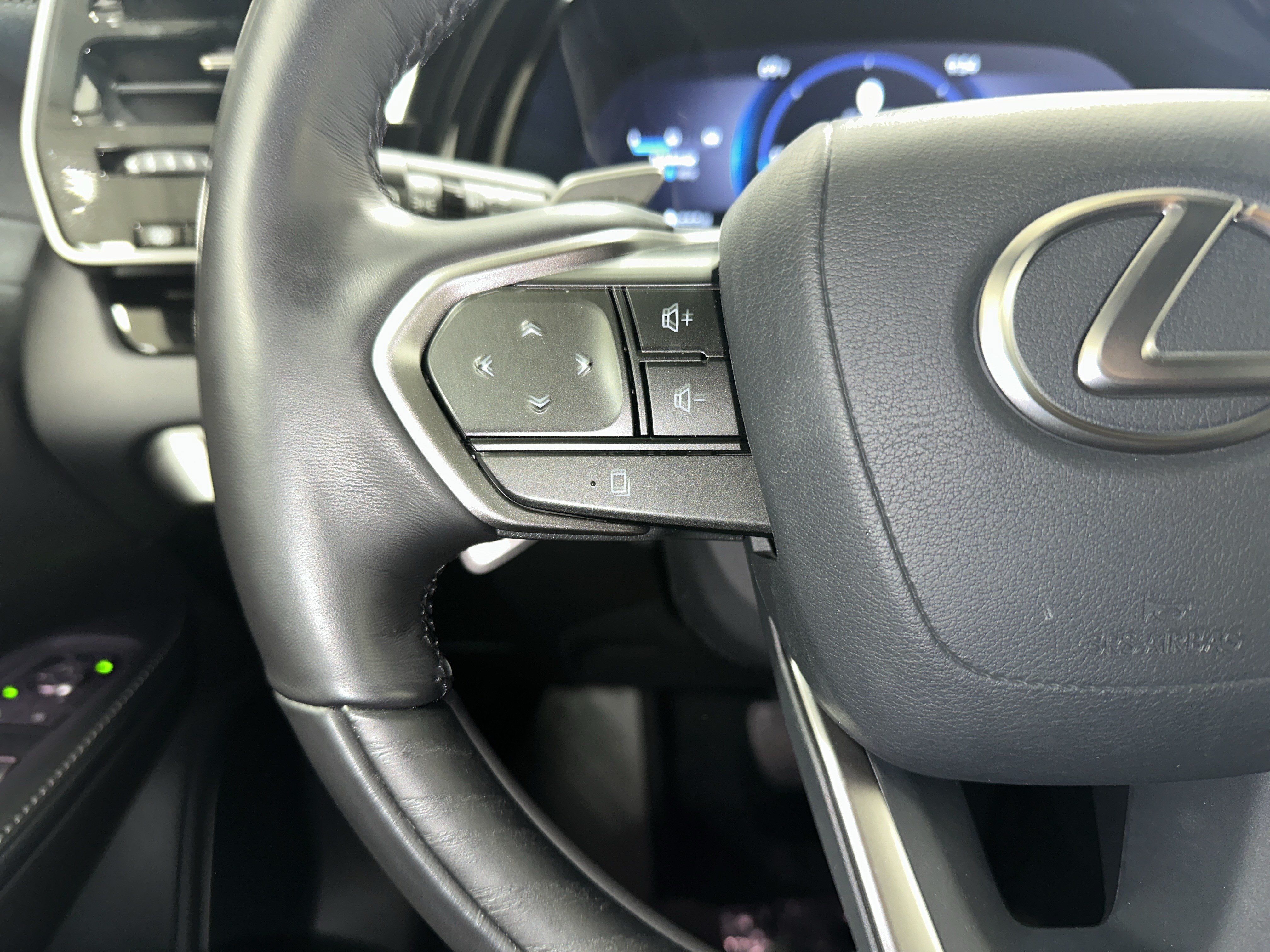 Certified 2025 Lexus RX 450h AWD w/ Convenience Package image 19
