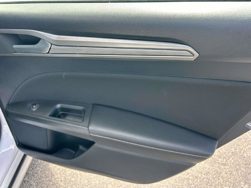Used 2020 Ford Fusion SE FWD image 22