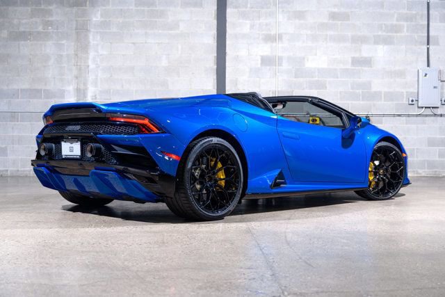 Used 2020 Lamborghini Huracan EVO image 3