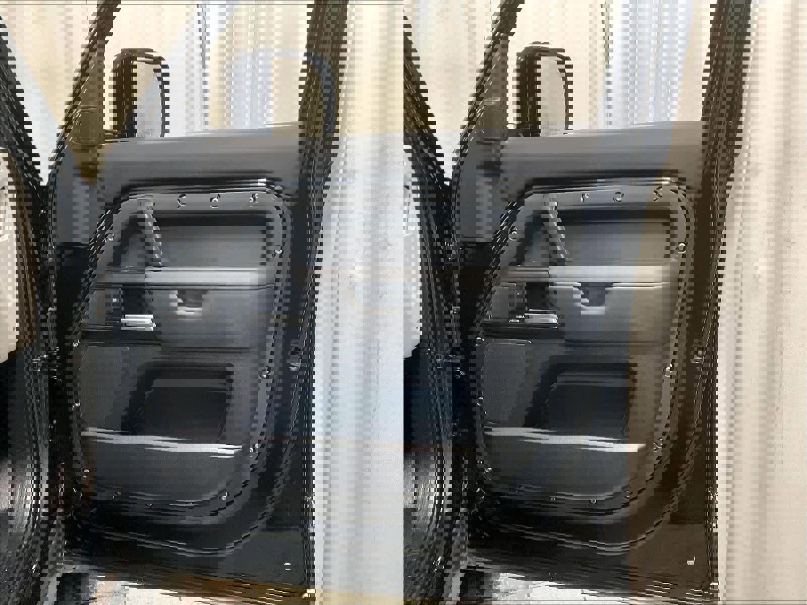 Used 2025 Land Rover Defender 110 S image 12