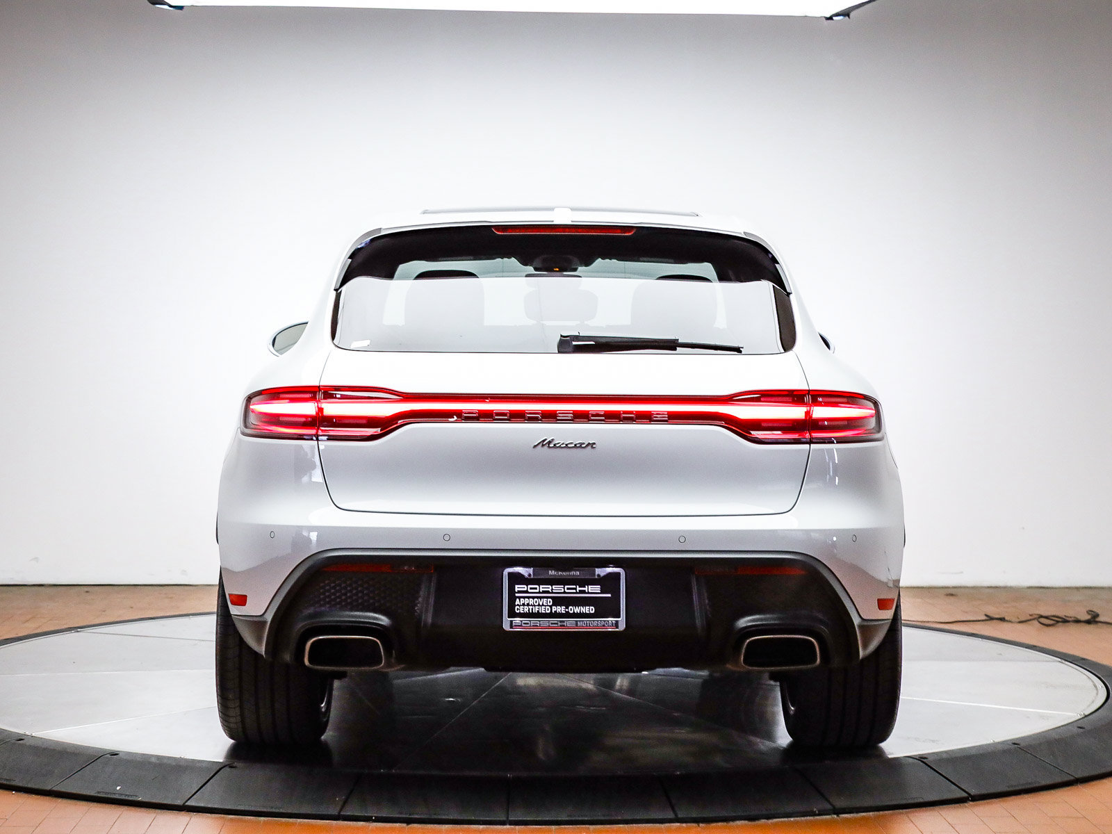 Certified 2026 Porsche Macan AWD/4WD image 7