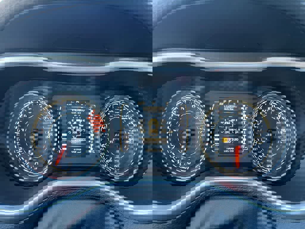 Used 2016 Jeep Cherokee Latitude w/ Cold Weather Group image 38