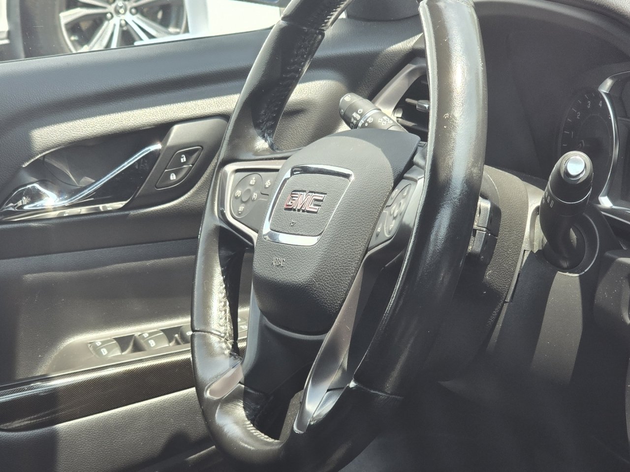 Used 2020 GMC Acadia SLT AWD/4WD image 16