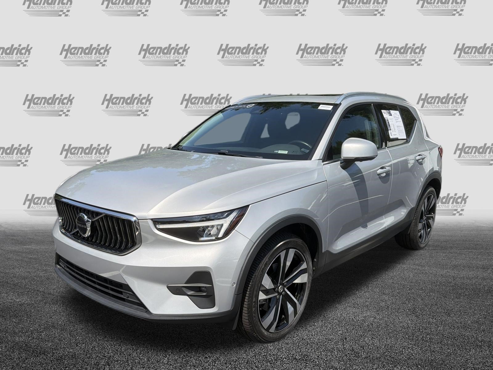 Certified 2023 Volvo XC40 B5 Ultimate w/ Protection Package Premier AWD/4WD image 5