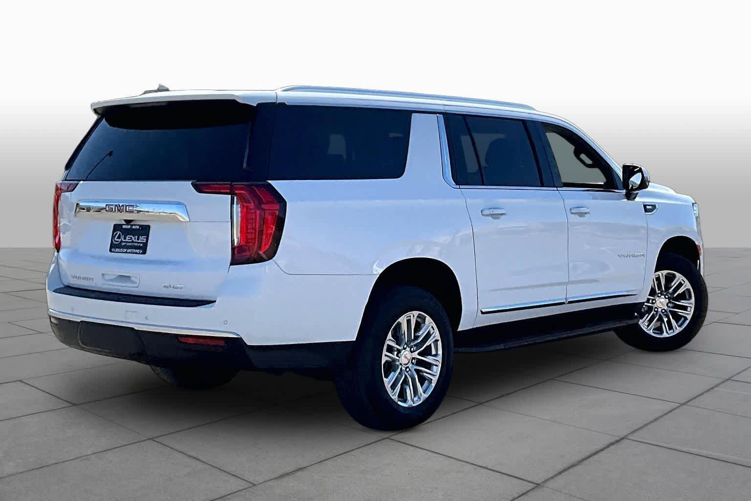Used 2022 GMC Yukon XL SLT w/ SLT Premium Package image 13